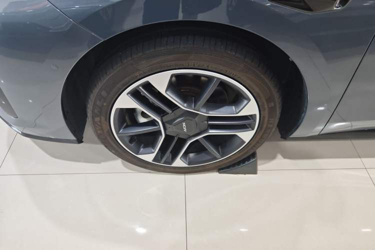 Used AION RT 2025 650 LiDAR Edition Left Front Wheel Hub