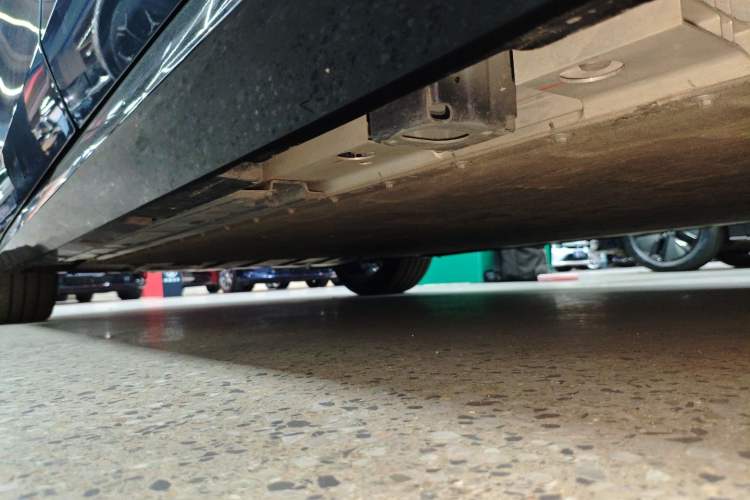 Used AION RT 2025 650 LiDAR Edition Left Side Sill
