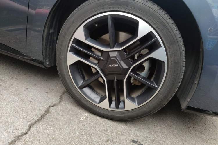 Used AION RT 2025 650 LiDAR Edition Right Front Wheel Hub