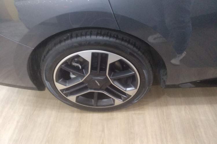 Used AION RT 2025 650 LiDAR Edition Right Rear Wheel Hub