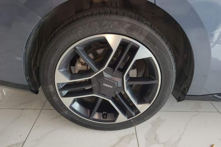 Used AION RT 2025 650 LiDAR Edition Right Rear Wheel Hub