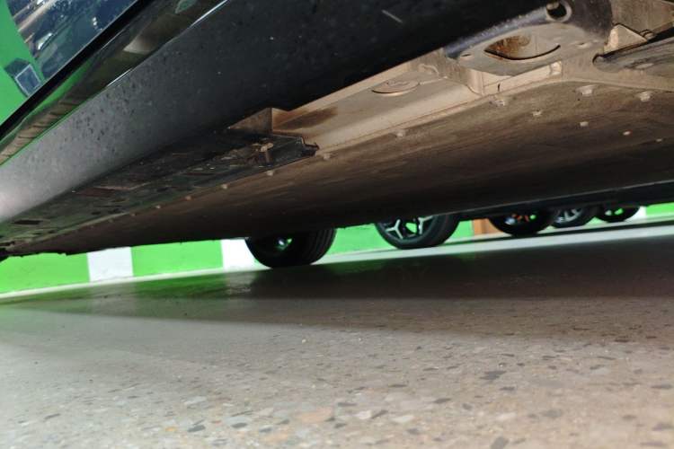 Used AION RT 2025 650 LiDAR Edition Right Side Sill