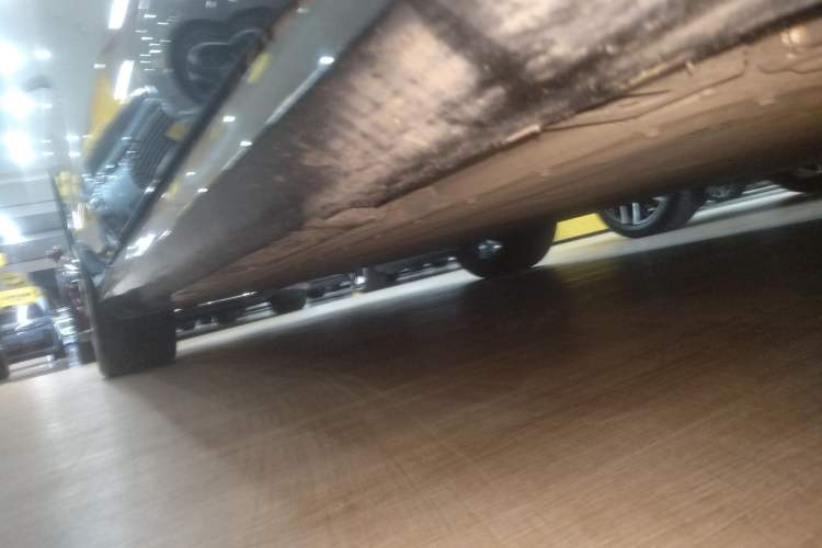 Used AION RT 2025 650 LiDAR Edition Right Side Sill