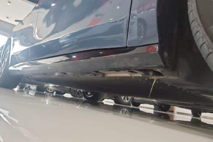Used AION RT 2025 650 LiDAR Edition Right Side Sill