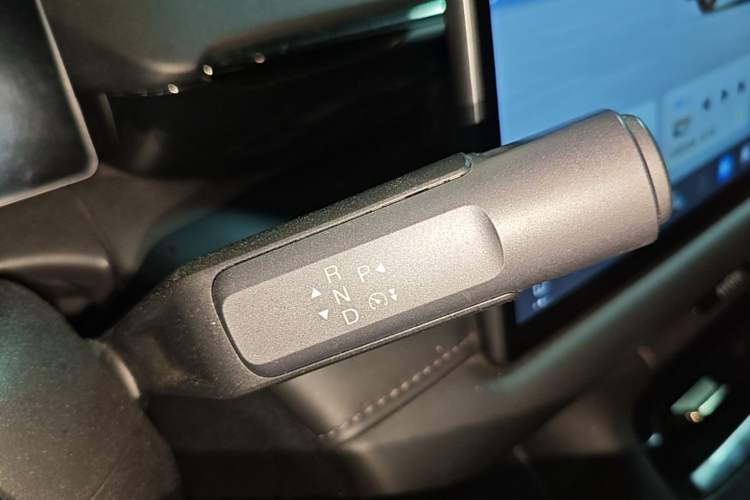 Used AION RT 2025 520 Smart Luxury Edition Gear Lever
