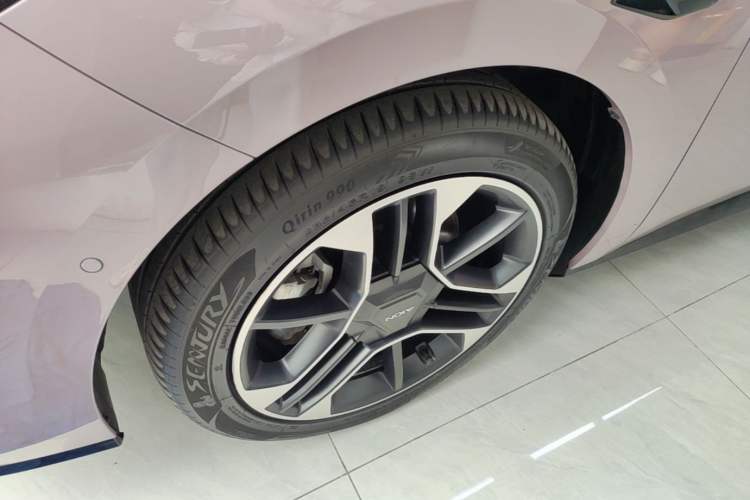 Used AION RT 2025 650 LiDAR Edition Left Front Wheel Hub