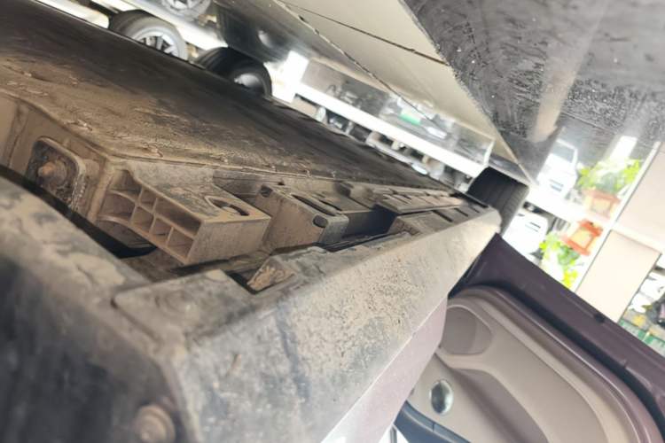 Used AION RT 2025 650 LiDAR Edition Left Side Sill