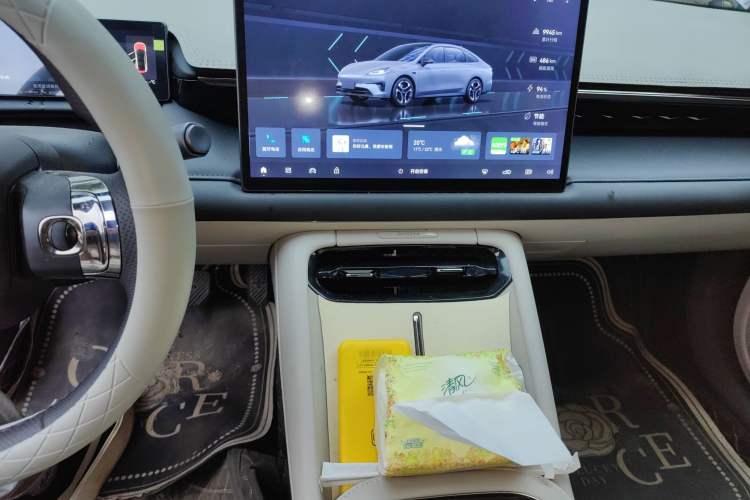 Used AION RT 2025 520 Smart Enjoy Edition Audio And AC Panel