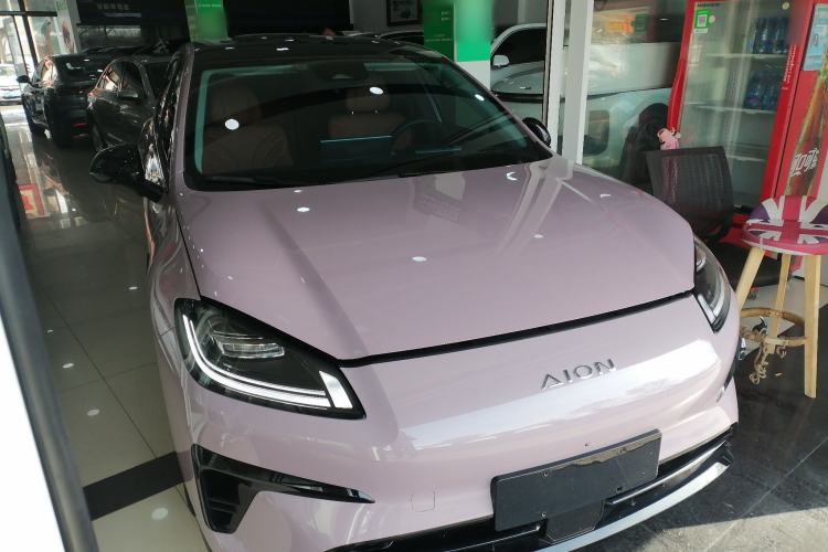 Used AION RT 2025 520 Smart Luxury Edition Front Right 45 Deg