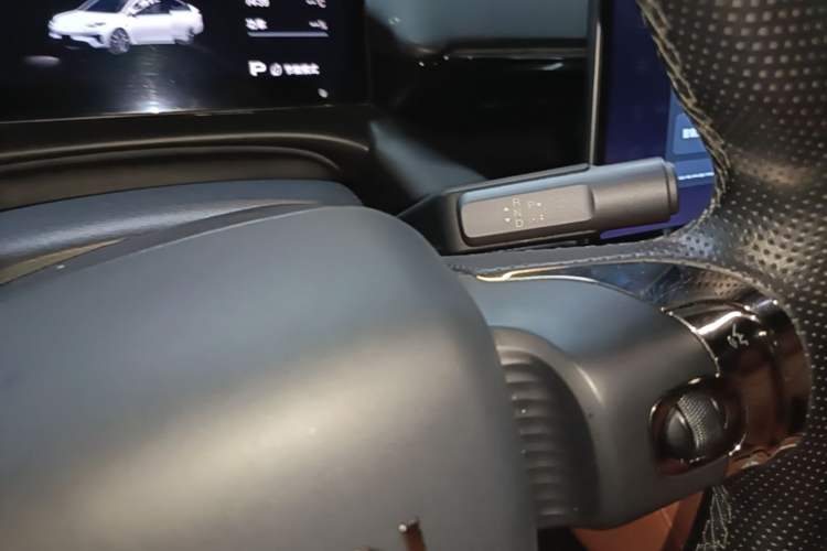 Used AION RT 2025 650 LiDAR Edition Gear Lever