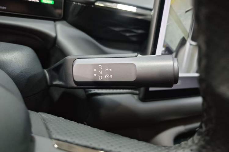 Used AION RT 2025 650 LiDAR Edition Gear Lever