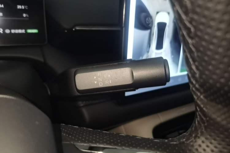 Used AION RT 2025 520 Smart Luxury Edition Gear Lever