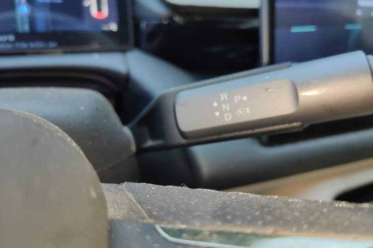 Used AION RT 2025 520 Smart Enjoy Edition Gear Lever