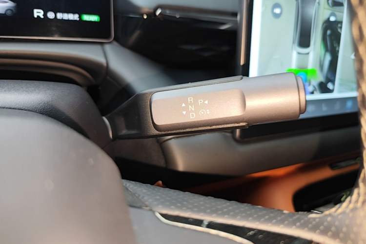 Used AION RT 2025 650 LiDAR Edition Gear Lever