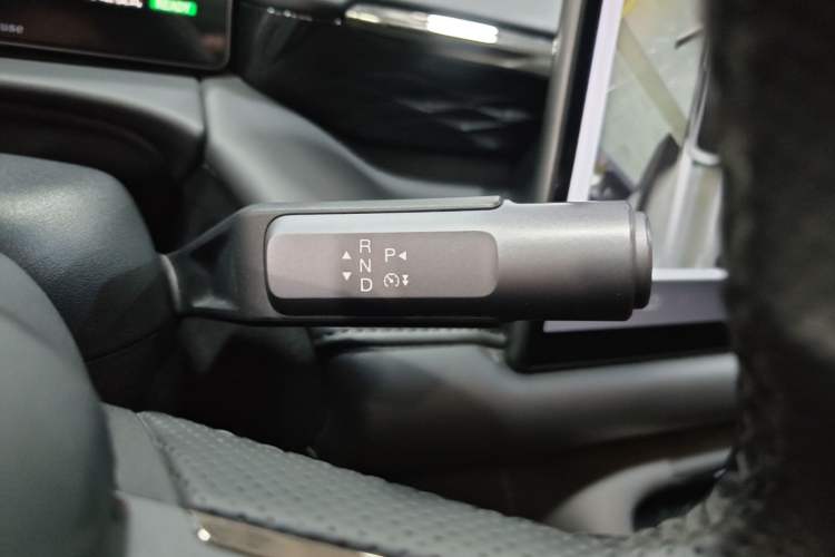 Used AION RT 2025 650 LiDAR Edition Gear Lever