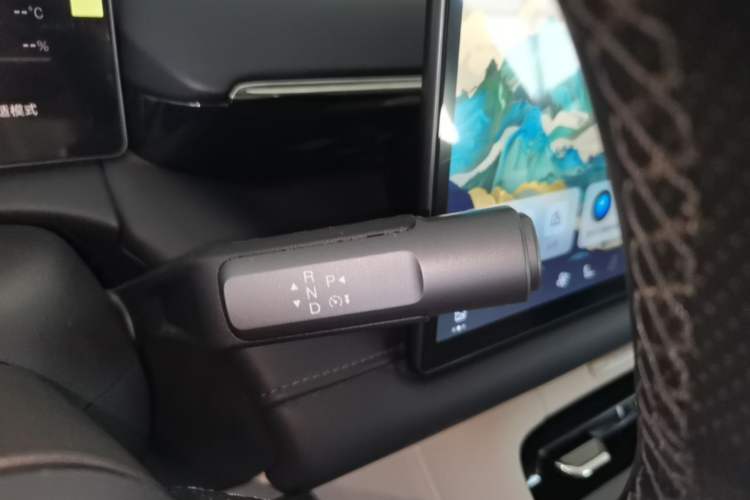 Used AION RT 2025 650 LiDAR Edition Gear Lever