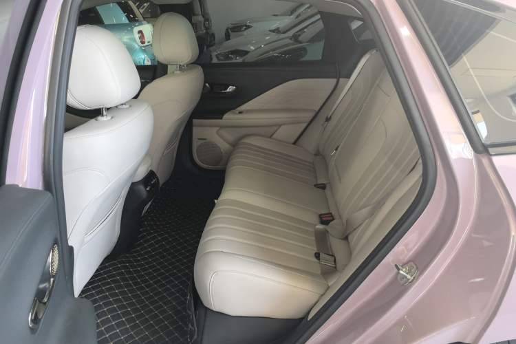 Used AION RT 2025 650 LiDAR Edition Interior 1