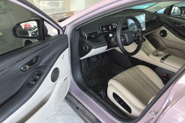 Used AION RT 2025 650 LiDAR Edition Interior 2