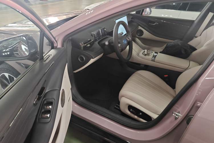 Used AION RT 2025 650 LiDAR Edition Interior 3