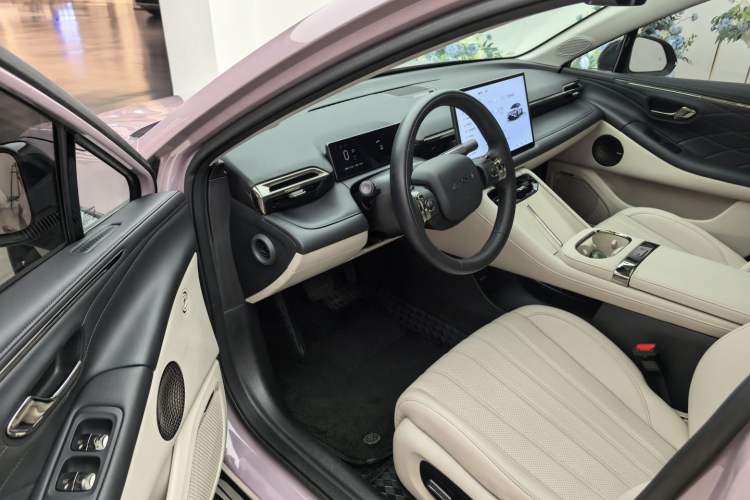 Used AION RT 2025 650 LiDAR Edition Interior 4