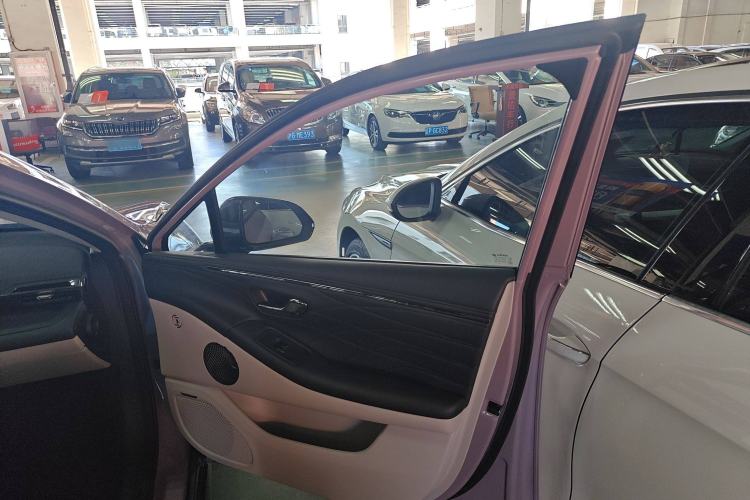 Used AION RT 2025 650 LiDAR Edition Interior 5