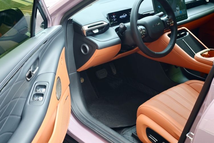 Used AION RT 2025 650 LiDAR Edition Interior 5