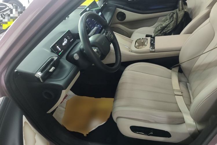 Used AION RT 2025 650 LiDAR Edition Left Front Seat