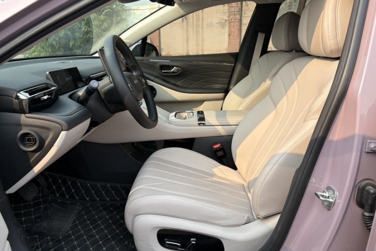 Used AION RT 2025 650 LiDAR Edition Left Front Seat