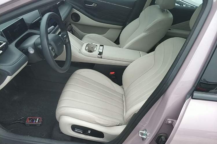 Used AION RT 2025 650 LiDAR Edition Left Front Seat