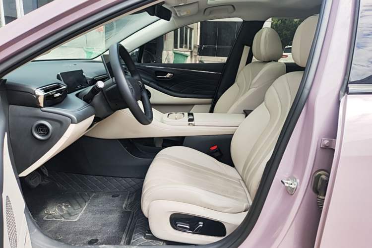 Used AION RT 2025 650 LiDAR Edition Left Front Seat