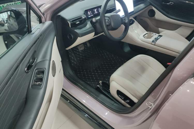 Used AION RT 2025 650 LiDAR Edition Left Front Seat