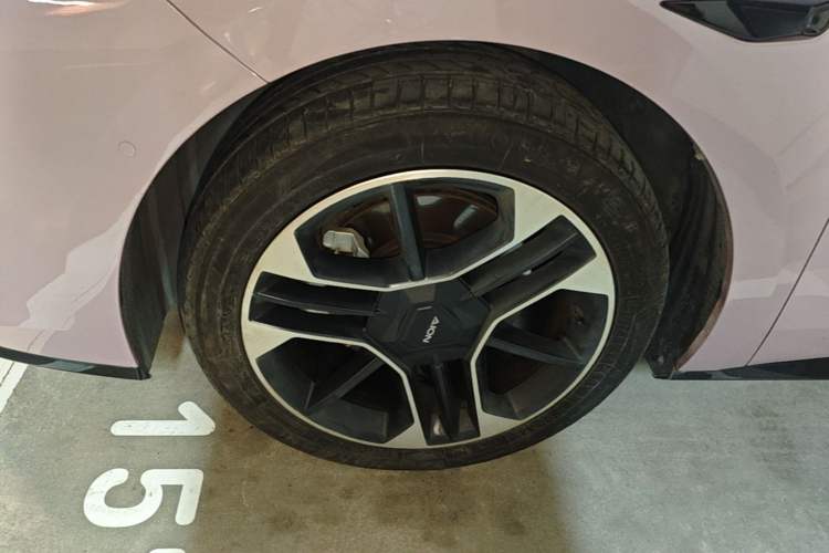 Used AION RT 2025 650 LiDAR Edition Left Front Wheel Hub