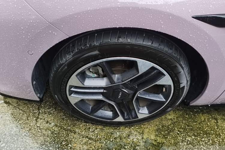 Used AION RT 2025 650 LiDAR Edition Left Front Wheel Hub