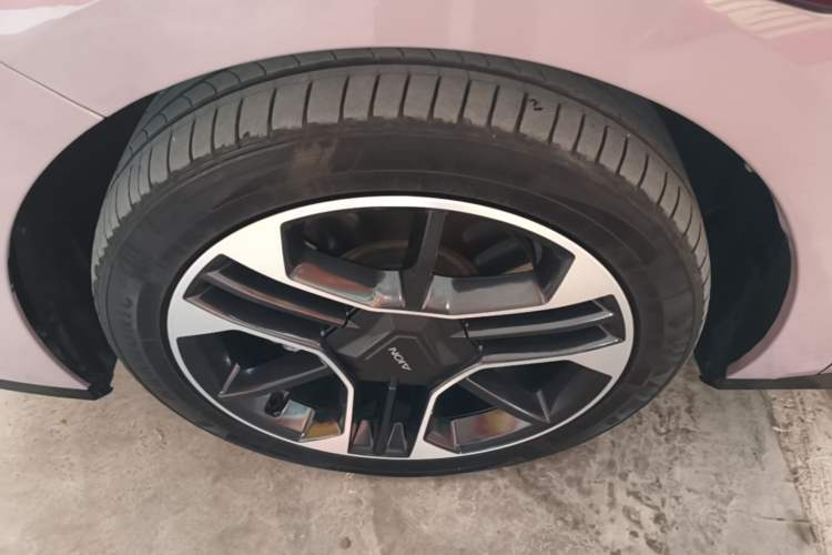 Used AION RT 2025 650 LiDAR Edition Left Front Wheel Hub