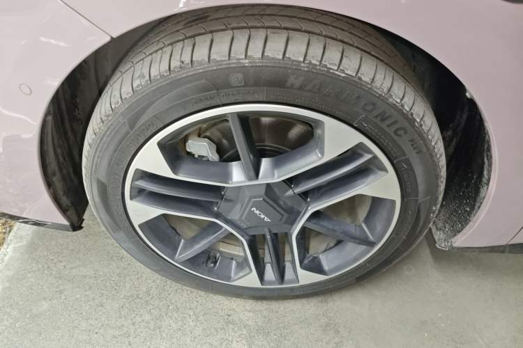 Used AION RT 2025 650 LiDAR Edition Left Front Wheel Hub