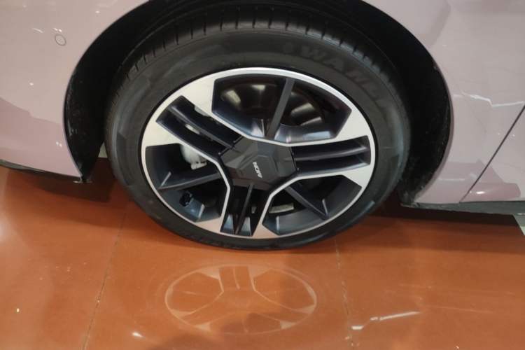 Used AION RT 2025 650 LiDAR Edition Left Front Wheel Hub