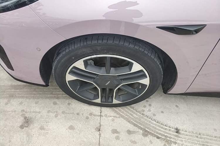 Used AION RT 2025 650 LiDAR Edition Left Front Wheel Hub