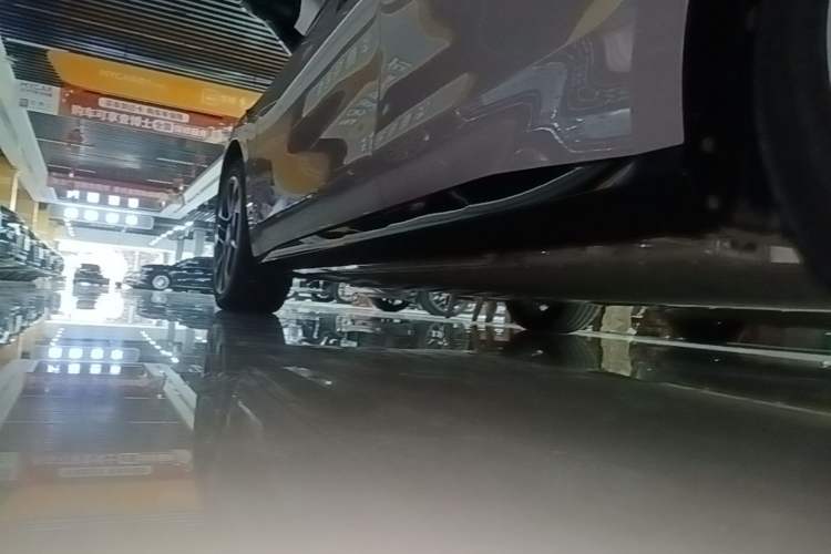 Used AION RT 2025 650 LiDAR Edition Left Side Sill