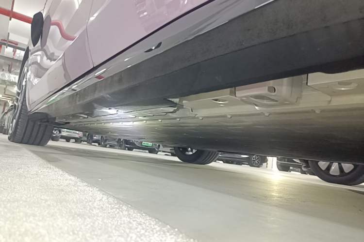 Used AION RT 2025 650 LiDAR Edition Left Side Sill