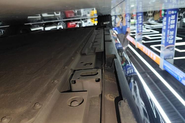 Used AION RT 2025 650 LiDAR Edition Left Side Sill