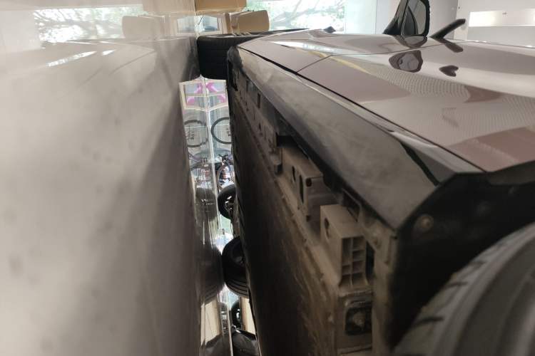 Used AION RT 2025 650 LiDAR Edition Left Side Sill