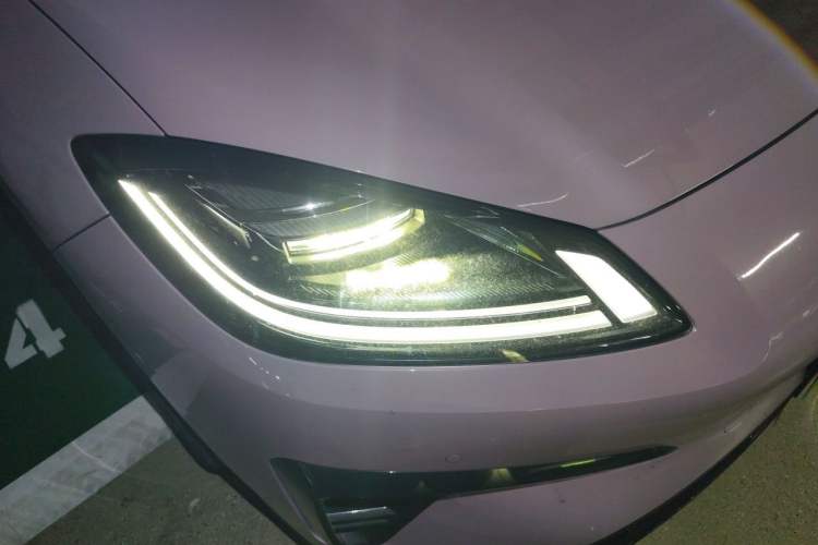 Used AION RT 2025 650 LiDAR Edition Right Front Headlight