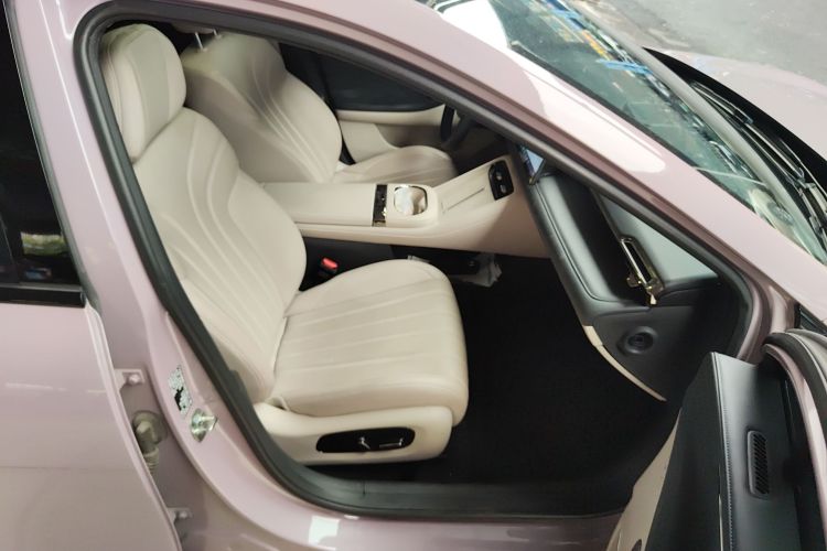 Used AION RT 2025 650 LiDAR Edition Right Front Seat