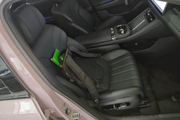 Used AION RT 2025 650 LiDAR Edition Right Front Seat