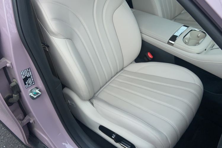 Used AION RT 2025 650 LiDAR Edition Right Front Seat