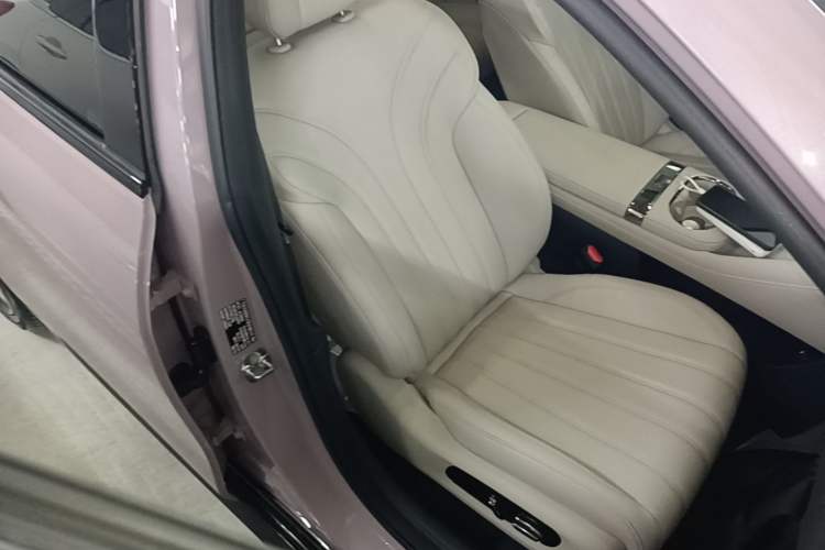Used AION RT 2025 650 LiDAR Edition Right Front Seat