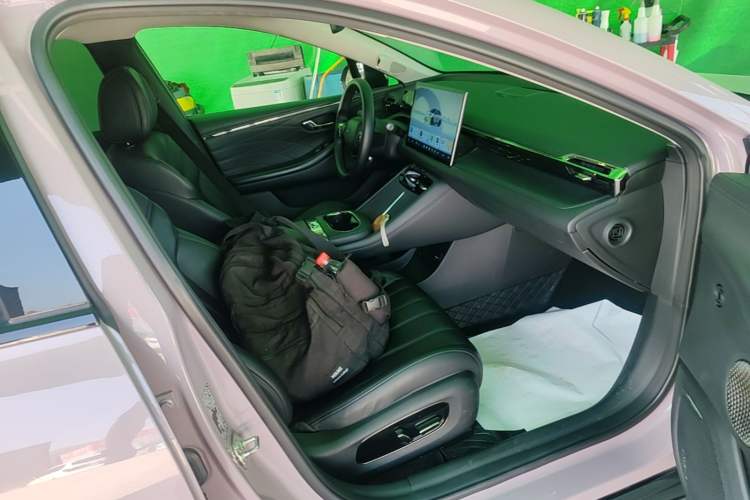 Used AION RT 2025 650 LiDAR Edition Right Front Seat