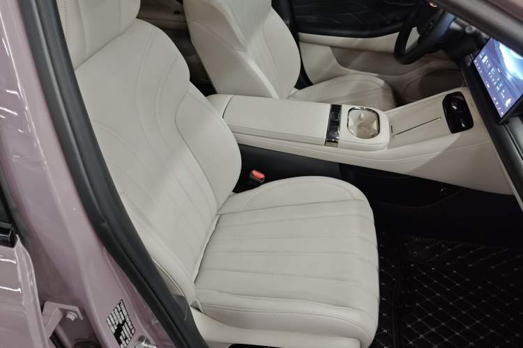 Used AION RT 2025 650 LiDAR Edition Right Front Seat