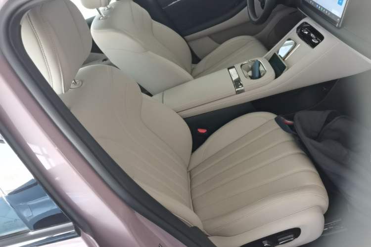 Used AION RT 2025 650 LiDAR Edition Right Front Seat