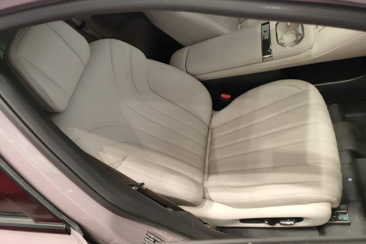 Used AION RT 2025 650 LiDAR Edition Right Front Seat
